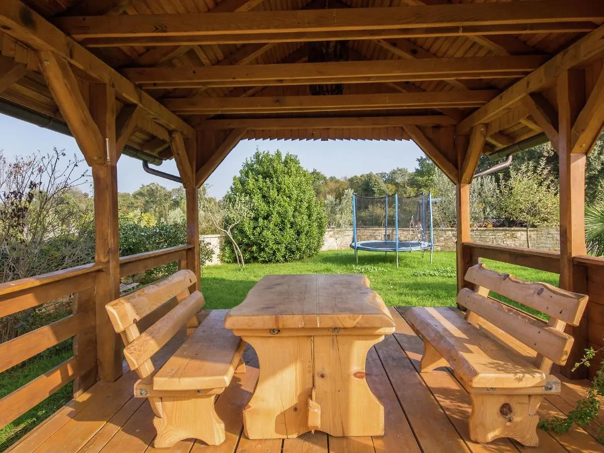 Magnificent Holiday Home In Istria Barbariga