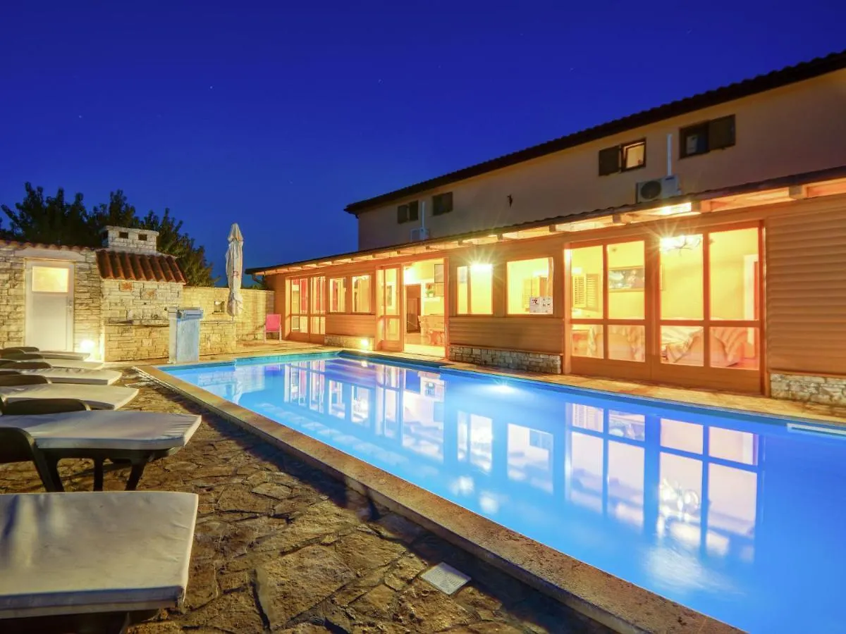 Magnificent Holiday Home In Istria Barbariga