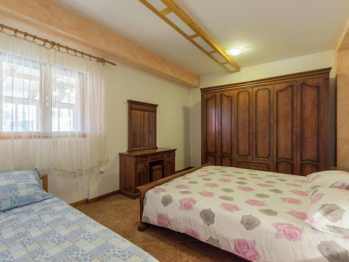 Magnificent Holiday Home In Istria Barbariga