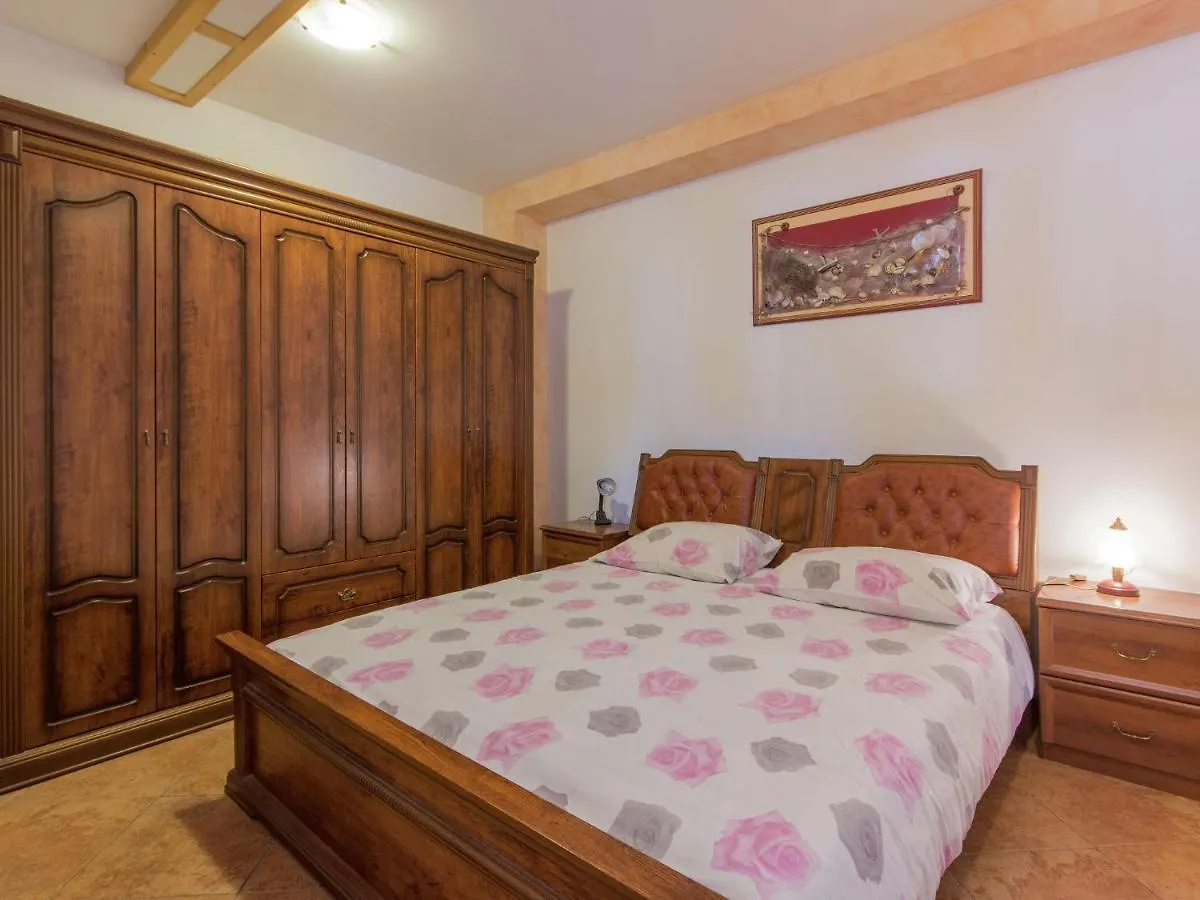 Magnificent Holiday Home In Istria Barbariga